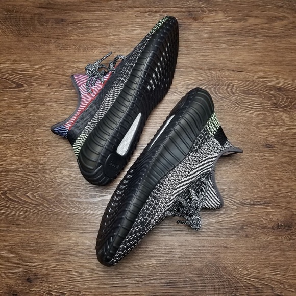 Yeezy 350 v2 - Picture 7 of 8